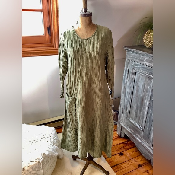 Grizas Textured Sage Green Long Sleeve Dress - Picture 2 of 7